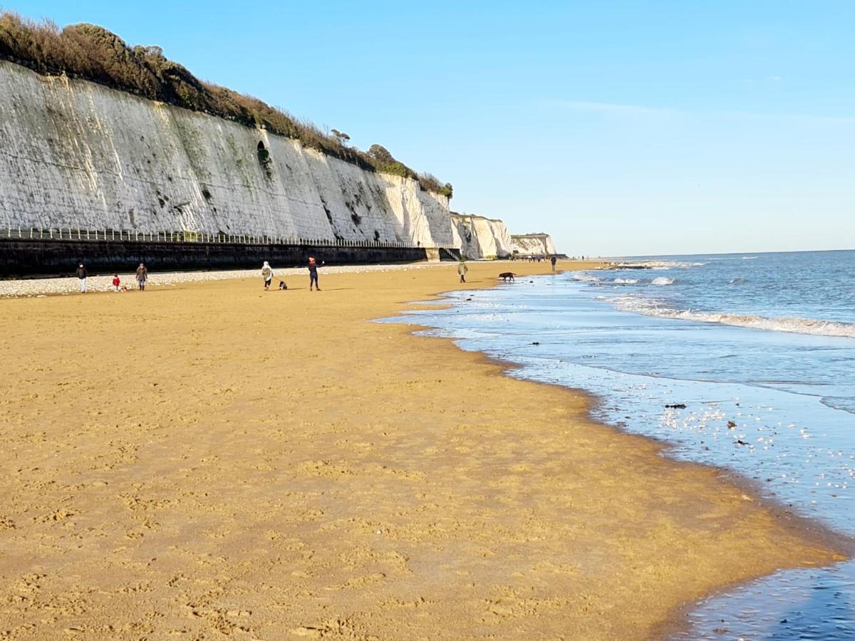 Vitamin Sea Beachfront Apartment Ramsgate - Sleeps 4 Exterior foto